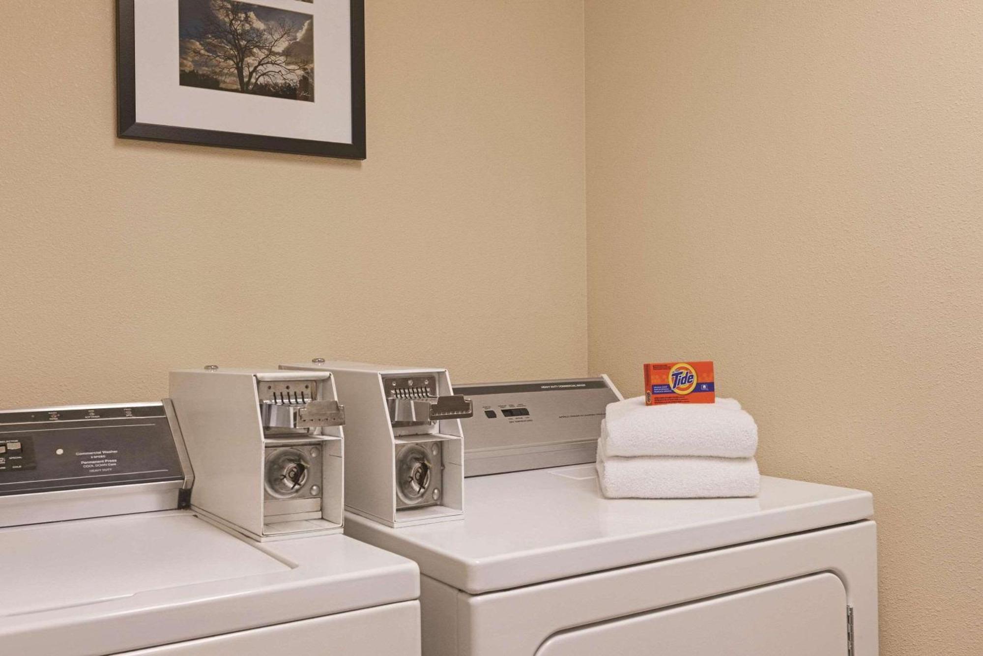 Country Inn & Suites By Radisson, Madison, Wi Bagian luar foto